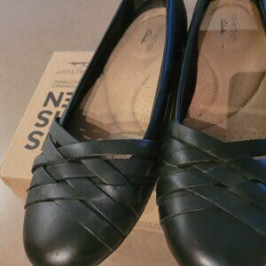 Clarks flats, Black, size 5.5